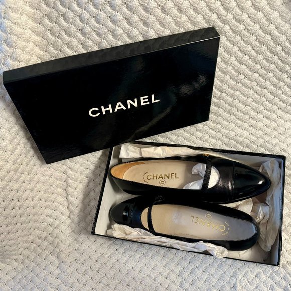 Vintage Chanel Chevreau Noir/Vernis Noir Almond Toe Flats - Picture 1 of 9